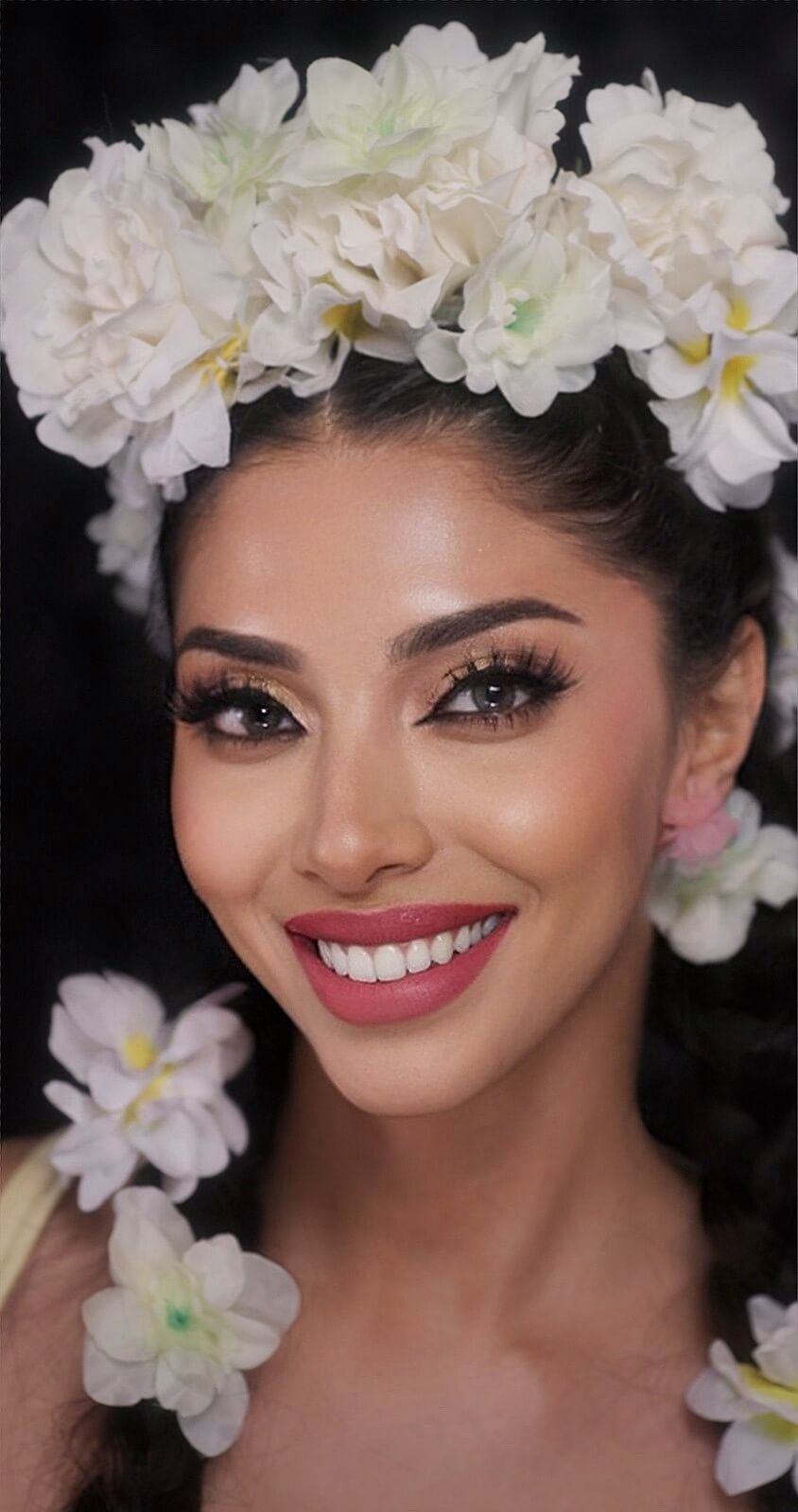 Pretty Lashes with Modell